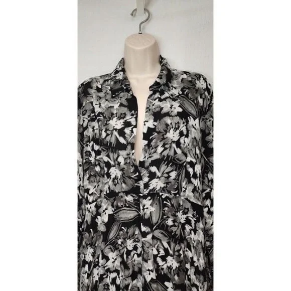 Black and White Floral Blouse - Picture 3 of 4